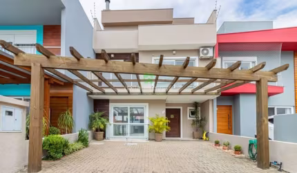 Imperdível! Casa em condomínio à venda em Porto Alegre-RS, bairro Hípica, 3 quartos, 1 suíte, 2 salas, 3 banheiros, 2 vagas e 244m²