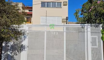 Espetacular casa à venda em Porto Alegre-RS, 4 quartos, 2 suítes, 2 salas, 4 banheiros, 2 vagas, 233,50 m² em Ipanema.