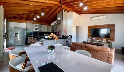 Casa a venda no condomínio Horto Florestal em Maringá.
