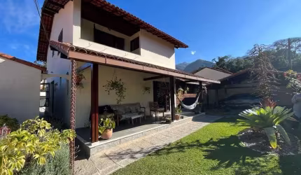Casa com TRÊS Quartos à venda, 239 m² por R$ 1.400.000 - Comary - Teresópolis/RJ