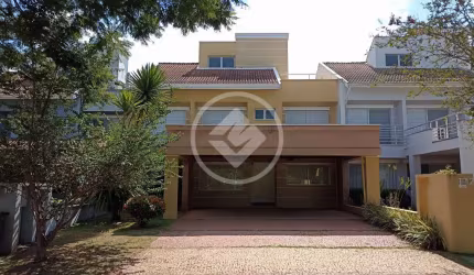 Casa de 380 m2 em condomínio de alto padrão no Parque Taquaral, com 4 dormitórios sendo 2 suítes. codigo: 110543