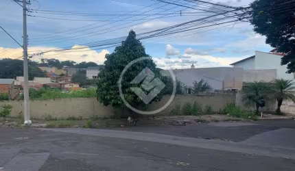 Terreno de 602m² de esquina, localizado no bairro Parque São Quirino codigo: 59880
