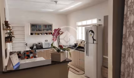 CASA DE RUA COM BOA LOCALIZAÇÃO codigo: 49659