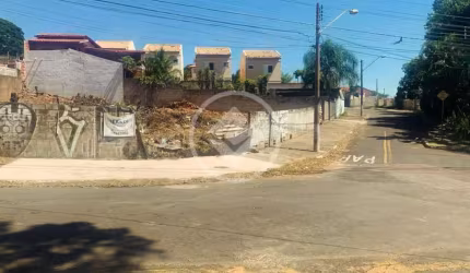 Terreno de 666m² esquina com Rua Afonso Celso Figueiredo no Bairro Parque São Quirino, Campinas codigo: 59884