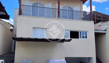 Casa de 3 andares com 3 quartos, closet, ar condiconado, energia solar e psicina. codigo: 92891
