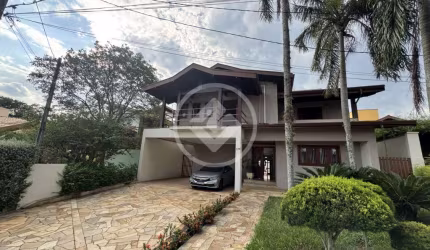 Casa em condomínio fechado, com 324 m2, 4 dormitórios sendo 2 suítes, com piscina, gourmet privativo e 4 vagas de garagem. codigo: 108943