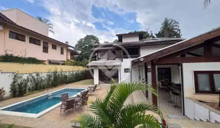 Casa com 319 m2 em condomínio fechado, com 4 dormitórios sendo 3 suítes, com super área gourmet, academia e piscina codigo: 109865