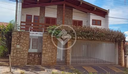 Casa tipo sobrado com 476 m2 em frente a UNAR. Ótima para locação para estudantes codigo: 104289