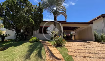 Casa térrea no Condomínio Estância Paraíso, 3 dormitórios/1 suíte, escritório e quintal grande codigo: 107781