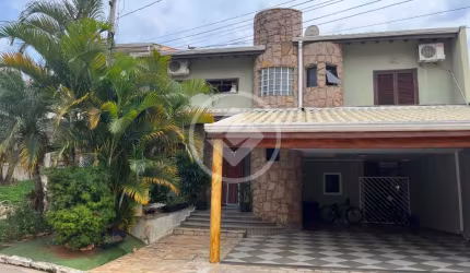 Sobrado de 352 m2 com 4 suítes, a venda em condomínio fechado no bairro Taquaral. codigo: 115276