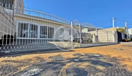 Casa de 196 m2, com 3 dormitórios sendo 1 suíte, localizada a 2 quadras da Lagoa do Taquaral, em Campinas. codigo: 115585