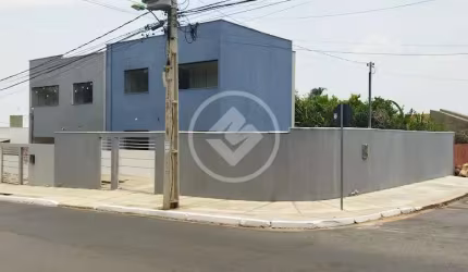 VENDE-SE SOBRADO 3 QUARTOS SENDO UMA SUÍTE + CLOSET E SACADA - AREA TOTAL DE 260M² E 130M² DE AREA CONSTRUÍDA - LOCALIZADO NO JARDIM UNIVERSITÁRIO -  APENAS R$630.000,00 codigo: 106100