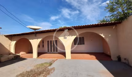 Casa Ampla no Centro de Várzea Grande codigo: 92722