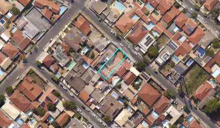 VENDE-SE TERRENO NO BAIRRO JARDIM DAS AMÉRICAS, TODO MURADO - 420M² DE ÁREA TOTAL - R$600.000,00 codigo: 107027