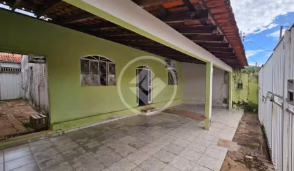 casa CPA 4, segunda etapa, 3 quartos, 2 suites, varanda na frente, fundo todo coberto, garagem para 2 carros codigo: 62850