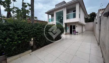 Casa a venda 190mts² de área construída, á 159 metros da praia - Enseada - Guarujá - SP. codigo: 100111