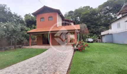 EXCELENTE CASA DE 4 QUARTOS EM LOTE DE QUASE 1000 M2 codigo: 116287
