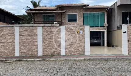 Sobrado a venda em Balneário Camboriú. Valor: R$ 1.700.000,00 codigo: 78736