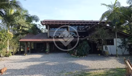Sobrado a venda em Camboriú. Valor: R$ 1.500.000,00 codigo: 74246
