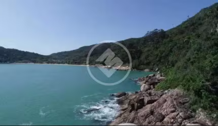 Área com praia particular na Praia de Laranjeiras em Balneário Camboriú codigo: 117941