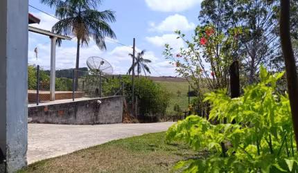 Casa ampla, vista panorâmica, final de estrada, silenciosa, arejada, fica á 3km do restaurante Ranchinho, e á 3km da renomada Fazenda da Cumadre. codigo: 109532