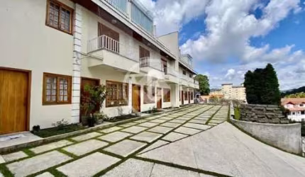 Campos do Jordão - Porteira Fechada: Apto Triplex 138m2 com cobertura com Área Gourmet, região Capivari a 700mts do centro de Capivari. codigo: 116948