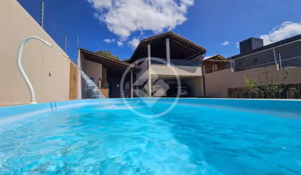 Linda Casa de 3 quartos com piscina na Enseada Azul codigo: 85894