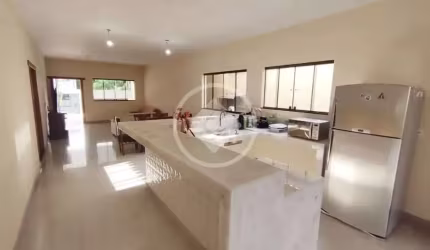 Casa linear com 4 quartos sendo 2 suítes à venda na Enseada Azul - Guarapari /ES codigo: 111267
