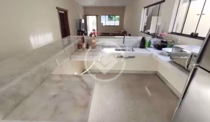 Casa linear com 4 quartos sendo 2 suítes à venda na Enseada Azul - Guarapari /ES codigo: 111267
