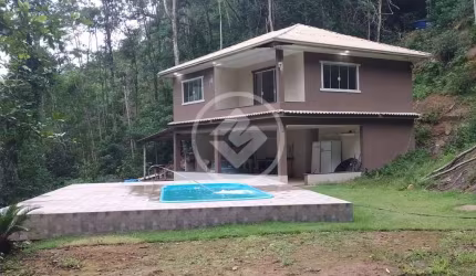 Chácara com casa,com piscina, com churrasqueira a Dez minutos de Guarapari codigo: 119697