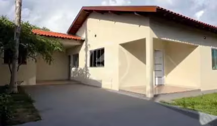 Casa a Venda 3 dormitórios e Amplo Terreno codigo: 96483