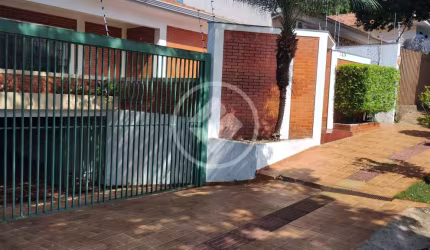 CASA AMPLA COM ÓTIMA LOCALIZAÇÃO codigo: 91499