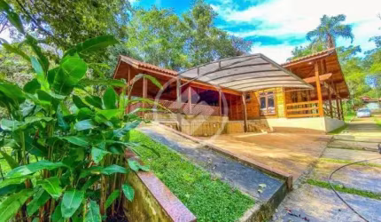 Casa rústica de madeira em área rural privilegiada – 12.000m² de natureza e conforto codigo: 110336