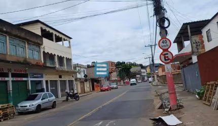 Imóvel com 4 casas na Av. Simeão de Faria em Santa Cruz R$ 550.000,00