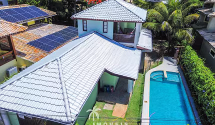 Casa à Venda em Condomínio 50 Metros da Praia