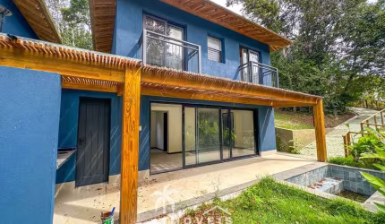 Casa à Venda em Condomínio Alto Padrão em Praia do Forte