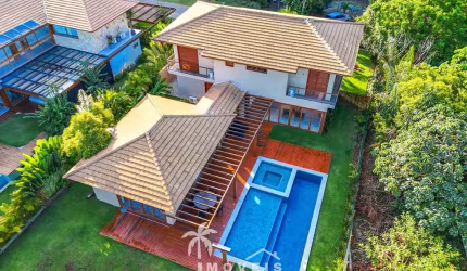 Casa à Venda Alto Padrão em Condominio Praia do Forte