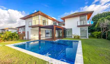 Casa À Venda em Praia do Forte Condomínio Alto Padrão