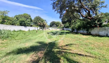 Terreno 100% plano com 2.000m2 com casa pequena em excelente localização codigo: 106359