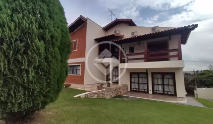 Casa a venda com 4 dormitórios ao lado da área de lazer no condominio Marambaia em Vinhedo codigo: 63418