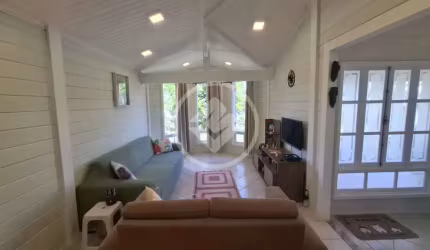 Casa mista em alvenaria e madeira a venda no Condominio Marambaia codigo: 111170