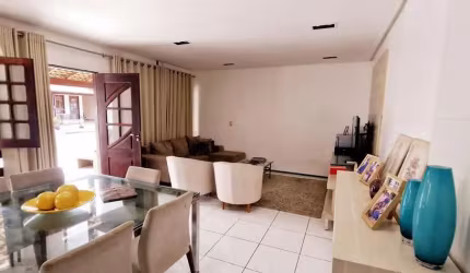 Casa de condomínio no Cohajap com 3 quartos, sendo 2 suítes 130 Metros no Turim