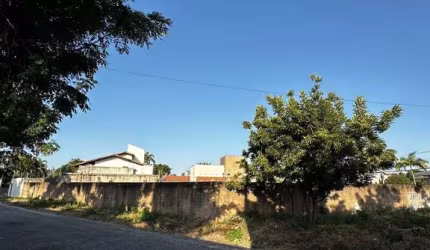 Terreno de esquina plano e murado a venda no Bairro Dunas