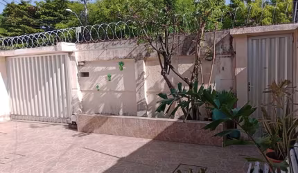 Casa a venda na Cidade dos Funcionários ao lado da Igreja da Glória. 5 quartos 3