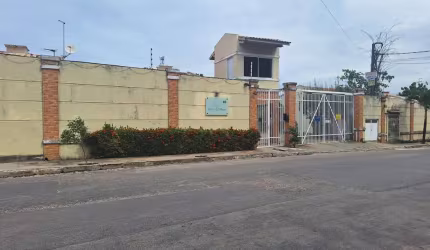 Casa de 82m² com 3 quartos, sendo 2 suítes com quintal na Lagoa Redonda
