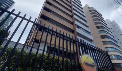 VENDA/TEMPORADA, apto com 3 quartos, sendo 2 suítes, 1 vaga