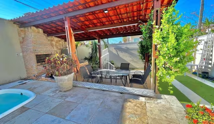 Casa Duplex com 3 suítes à venda no Edson Queiroz