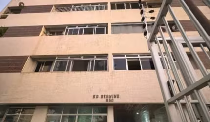 Apto amplo, 3 quartos, 1 vaga, mobiliado, ótima  localização no bairro do Cocó.
