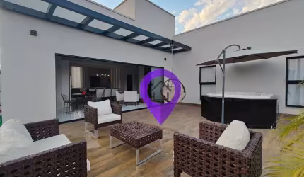 Casa de 221m² em terreno de 600m² no Gran Royalle, Pouso Alegre. 3 dormitórios (1 suíte com closet), área gourmet com jacuzzi e 2 vagas