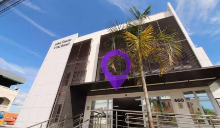 Sala comercial de 25m² à venda no Edifício Medcenter, centro de Pouso Alegre. Localização privilegiada próxima à Av. Vicente Simões, para consultório
